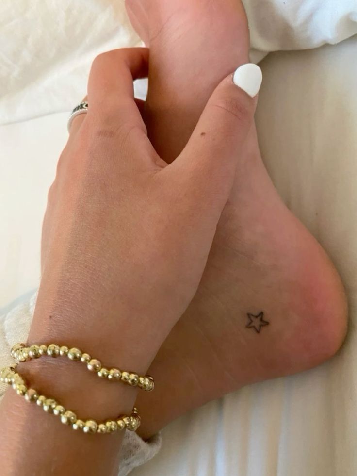 Mẫu Mini Star Tattoo 5 mắt cá chân hình xăm ngôi sao mini ở cổ chân mẫu 5