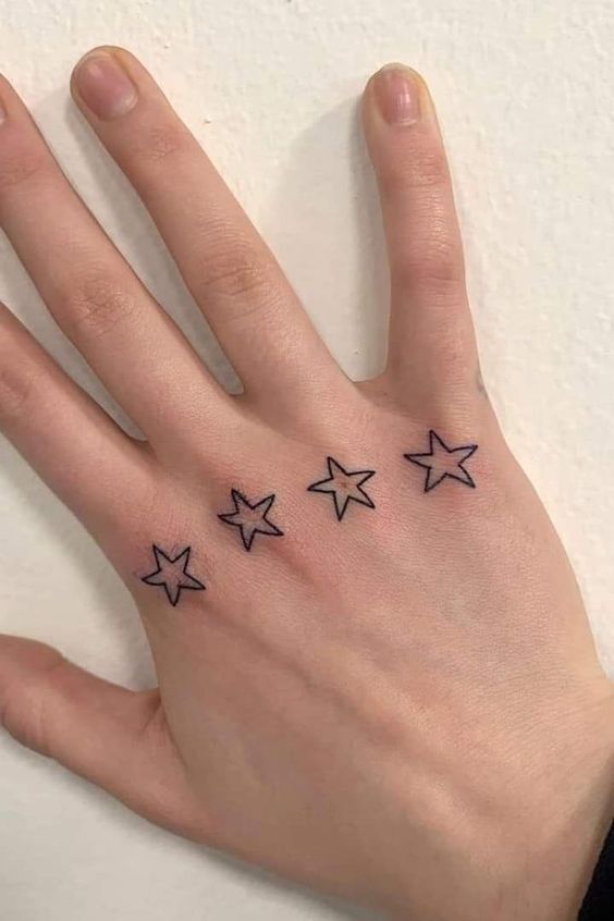 Hình xăm 4 ngôi sao ở mu bàn tay hình xăm 4 ngôi sao ở mu bàn tay