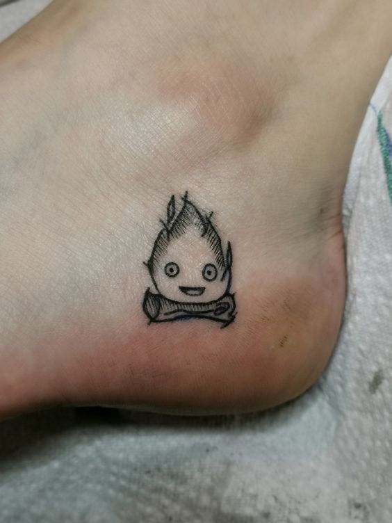 hình xăm ngọn lửa siêu mini cute ở chân