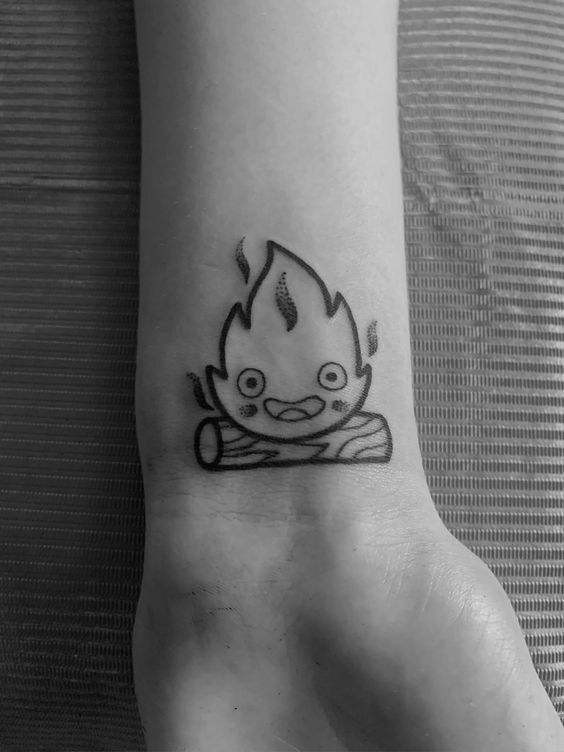 phong cách xăm hình ngọn lửa ở cổ tay siêu cute