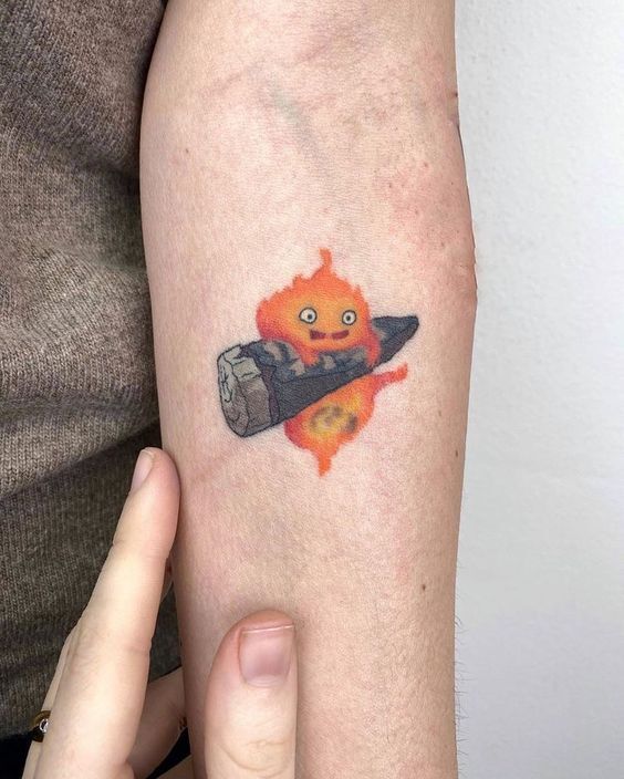 tattoo mẫu ngọn lửa mini siêu đáng yêu trên tay