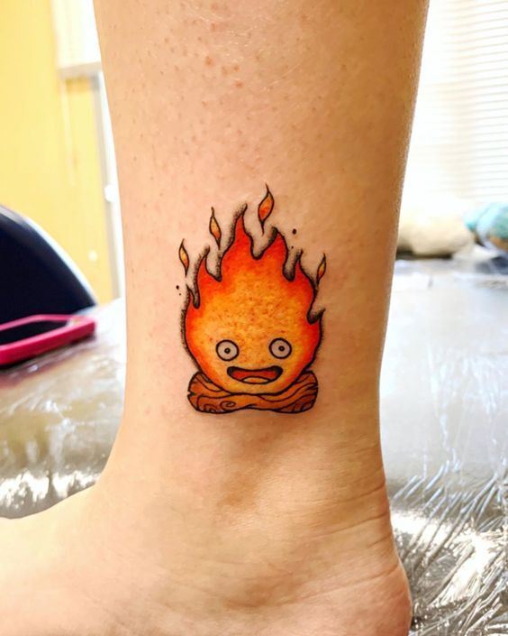 hình xăm ở cổ chân ngọn lửa mini cực cute