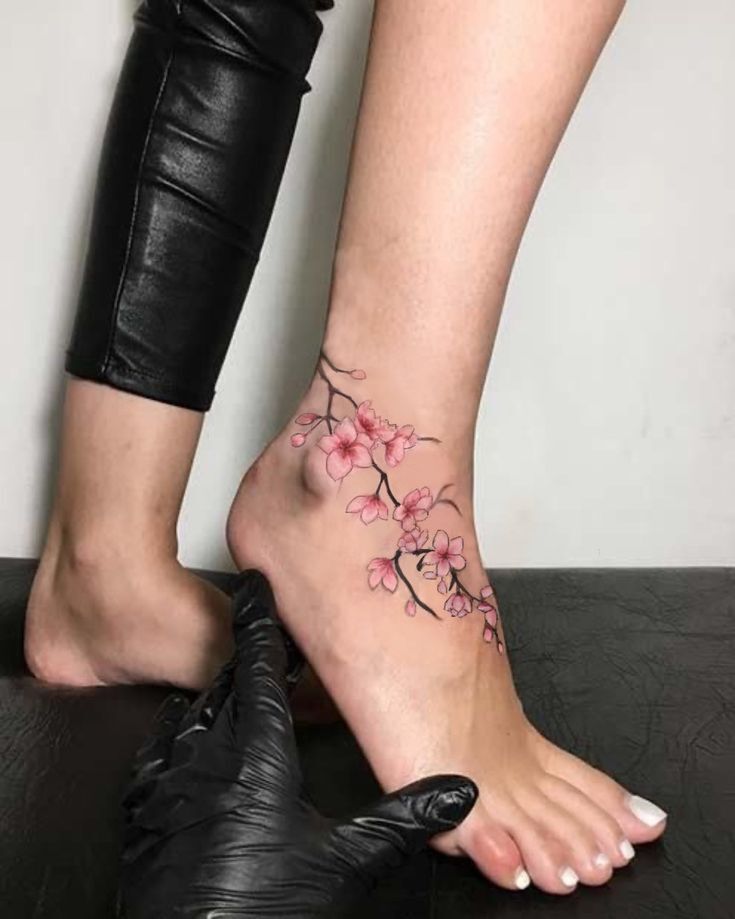 Mẫu hình xăm cành hoa đào ở chân nữ mẫu tattoo cành hoa đào trên chân nữ