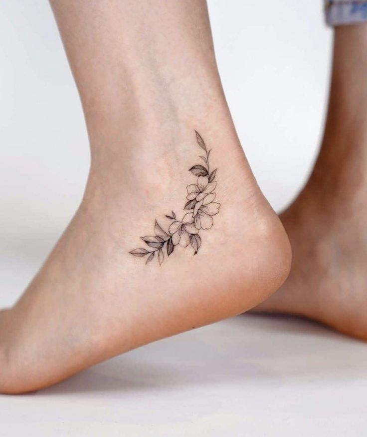 Mẫu hình xăm cành hoa dưới mắt cá chân mẫu tattoo cành hoa dưới mắt cá