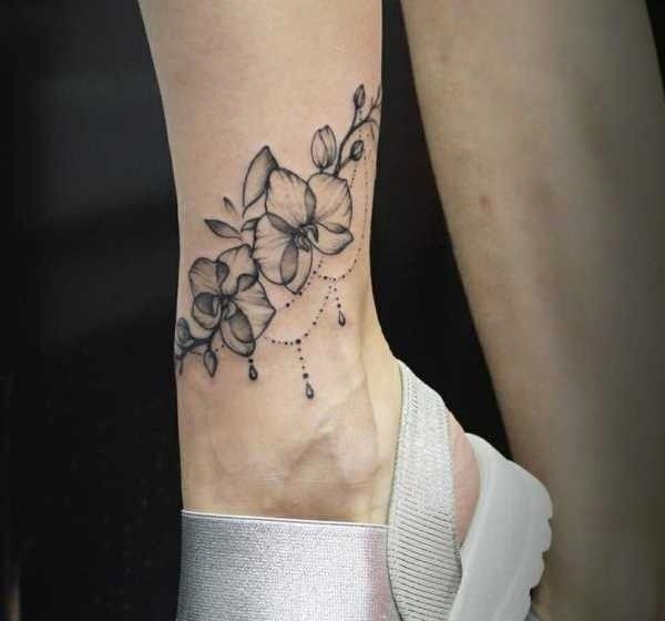 Hình xăm vòng hoa quân đội quanh mắt cá chân tattoo vòng hoa quân quanh trên mắt cá