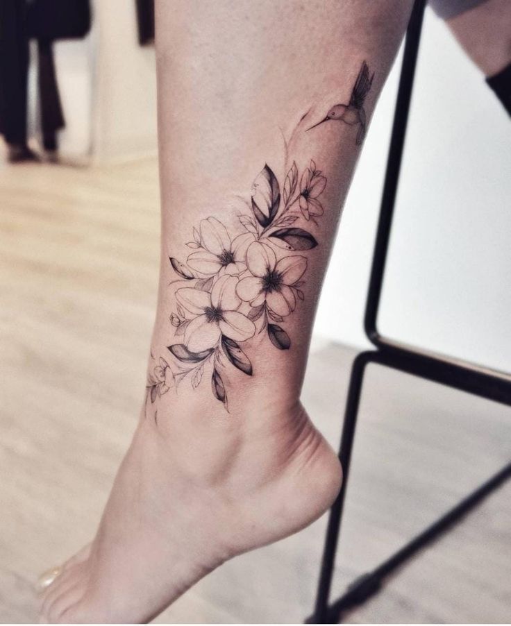 Chọn hình xăm cành hoa ở chân chọn tattoo mẫu cành hoa trên chân