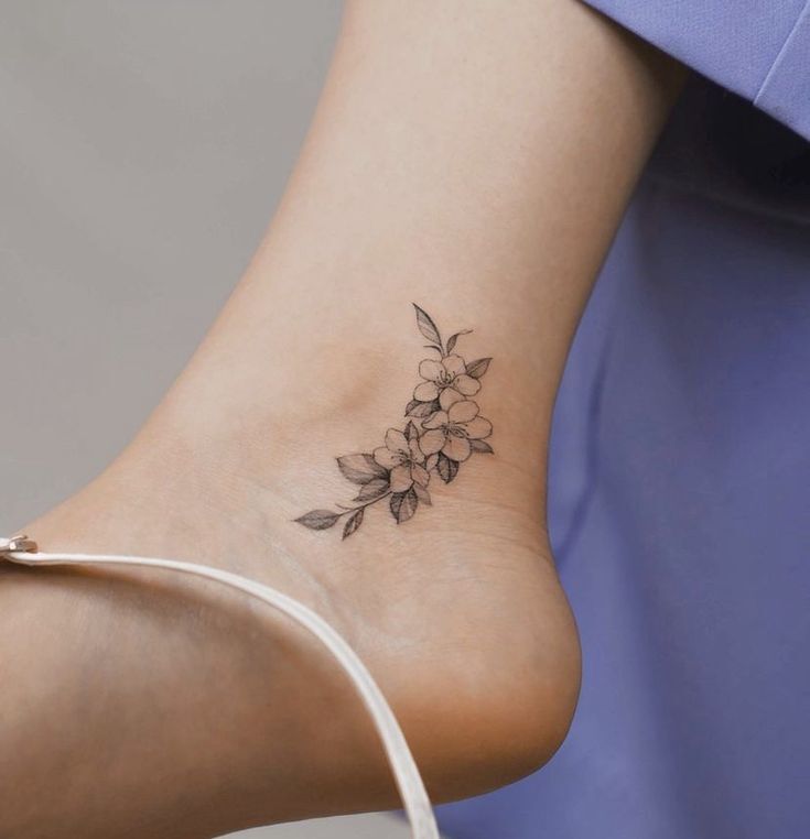 Chọn mẫu hình xăm hoa, lá nhỏ đẹp chọn tattoo mẫu hoa lá nhỏ xinh