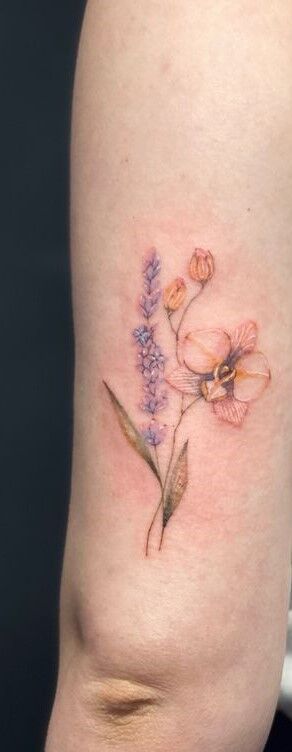 Một hình xăm nhỏ hoa lan và hoa oải hương hình xăm mini hoa lan và lavender