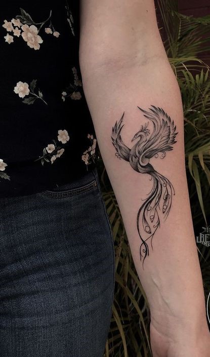 Hình xăm phượng hoàng lửa mini mang ý nghĩa tiến về phía trước và phấn đấu tattoo phượng hoàng lửa mini ý nghĩa tiến tới phấn đấu