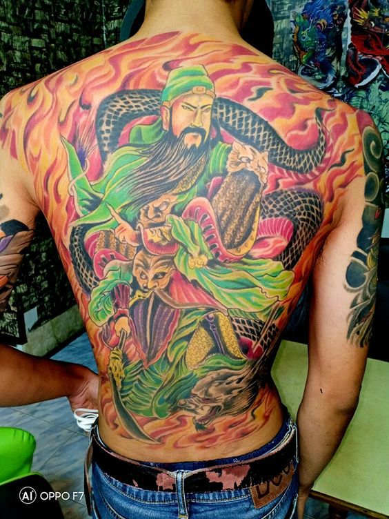 Quan Vũ và hình xăm rồng đen che kín toàn bộ lưng hình xăm quan vũ và hắc long kín lưng