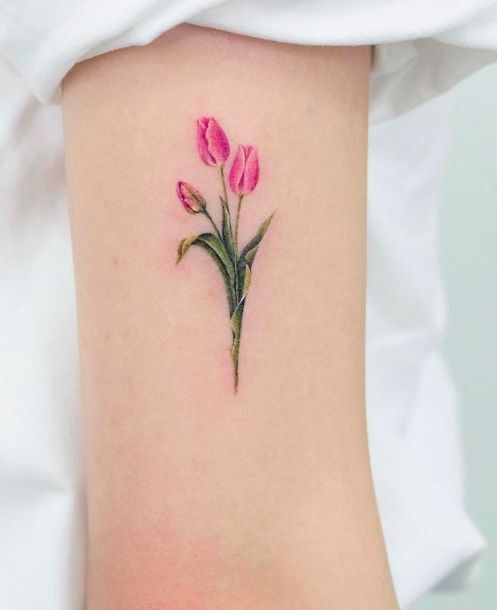 hình xăm tulip mini đang là xu thế mới