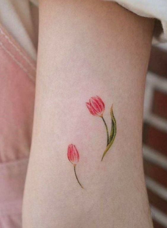 mẫu tattoo tulip đơn giản mà đẹp mắt