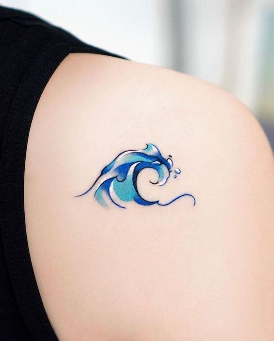 hình xăm sóng biển cách điệu ở bắp tay
