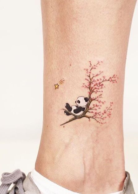 gấu trúc nhỏ ngồi trên cành cây ngắm sao gấu trúc mini ngồi cành cây ngắm sao