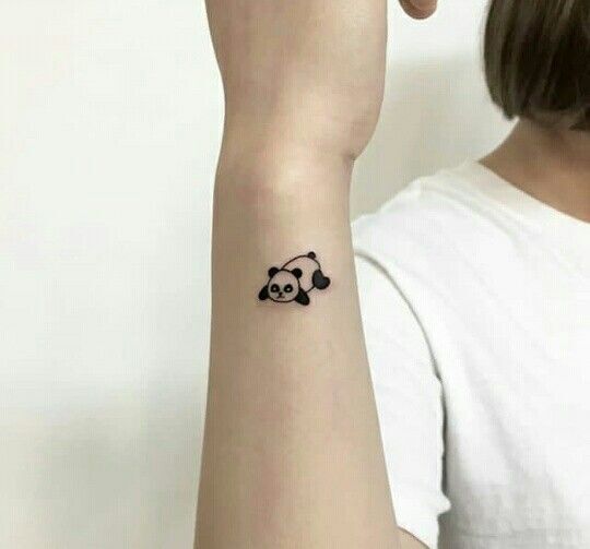 hình xăm gấu trúc nhỏ trên cổ tay hình xăm gấu trúc mini ở cổ tay