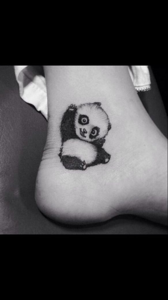 gấu trúc nhỏ trên gót chân panda mini ở gót chân