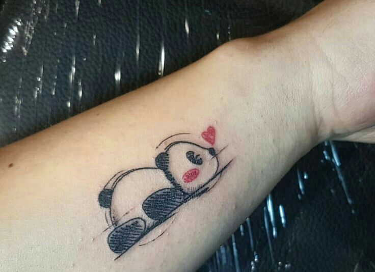 hình xăm chú gấu trúc lười biếng trên cẳng tay tattoo gấu trúc lười biếng ở cẳng tay