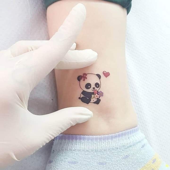 hình xăm gấu trúc nhỏ dễ thương ở mắt cá chân xăm gấu trúc mini yêu đời ở cổ chân