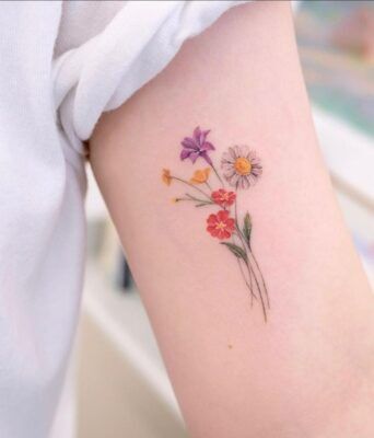 tạo điểm nhấn với mẫu tattoo khóm hoa nhiều màu