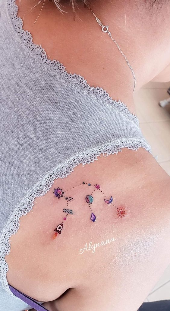 hình xăm biểu tượng cung bảo bình đa sắc ở bả vai