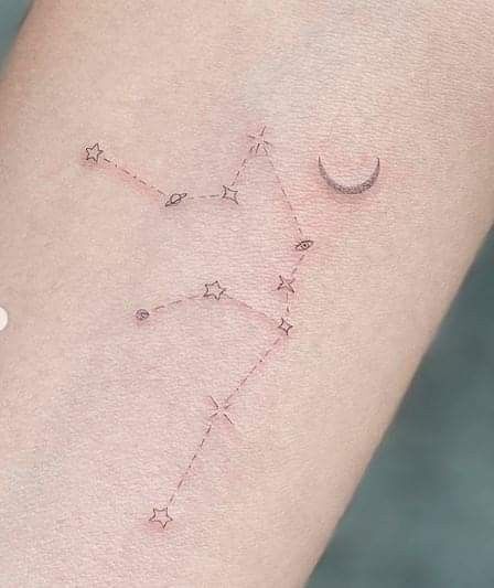 hình xăm cung bảo bình kết hợp mặt trăng tinh tế