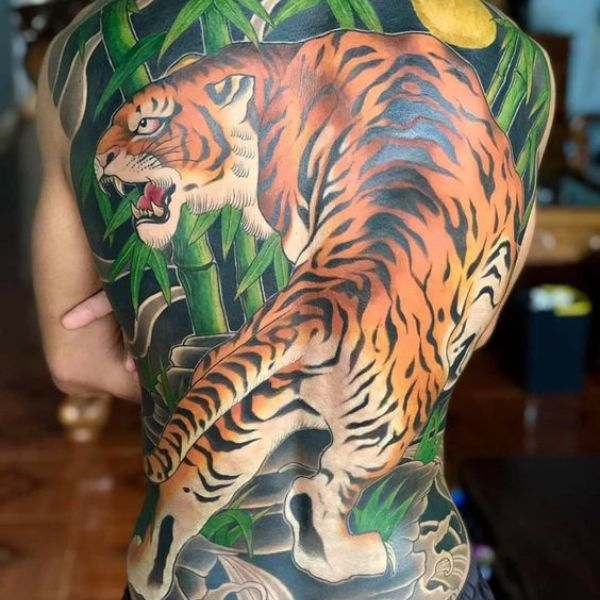 Tattoo hổ lên núi có hàng tre