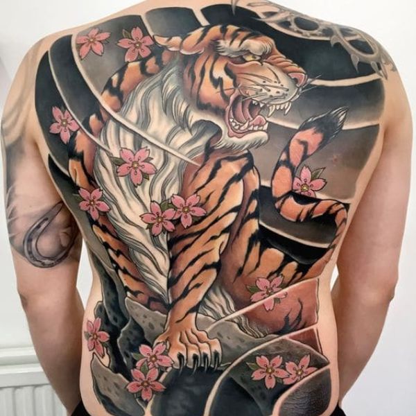 Tattoo hổ lên núi