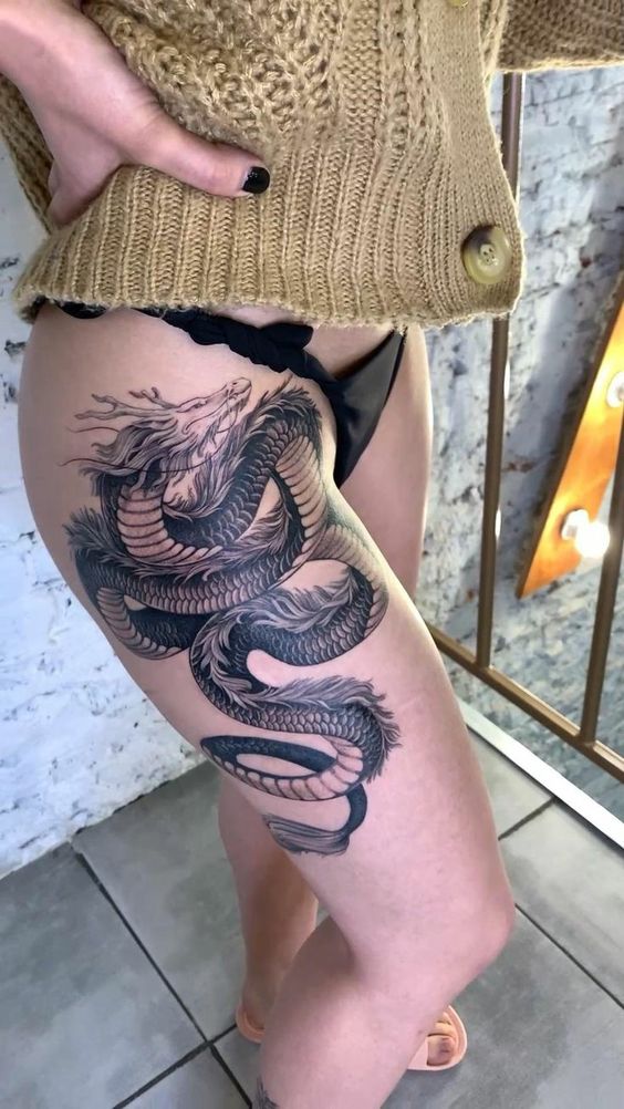 Hình xăm rồng đơn sắc tuyệt đẹp trên đùi của khách hàng 200+ hình xăm rồng mang phong cách nhật cổ đến tả thực cực đẹp - Genztattoo