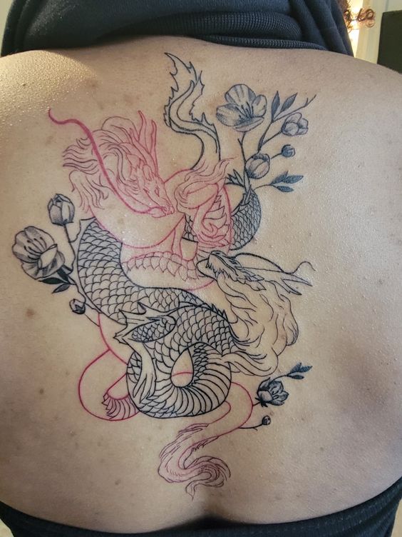 Hình xăm rồng đơn sắc màu hồng và đen ở lưng khách hàng 200+ hình xăm rồng mang phong cách nhật cổ đến tả thực cực đẹp - Genztattoo