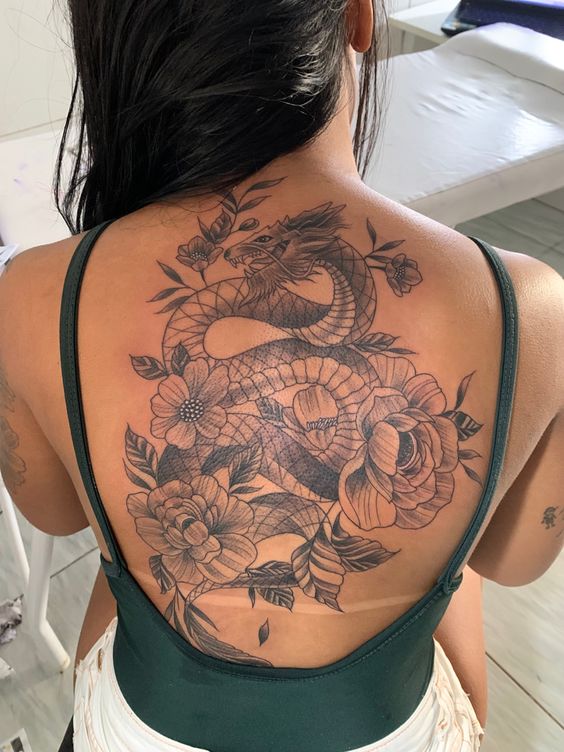 Hình xăm rồng và hoa mẫu đơn đơn sắc trên lưng khách hàng 200+ hình xăm rồng mang phong cách nhật cổ đến tả thực cực đẹp - Genztattoo