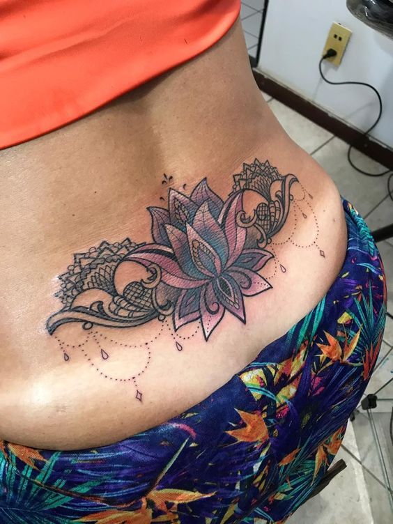 Tattoo hoa sen mandala sau lưng Tattoo hoa sen mandala sau lưng