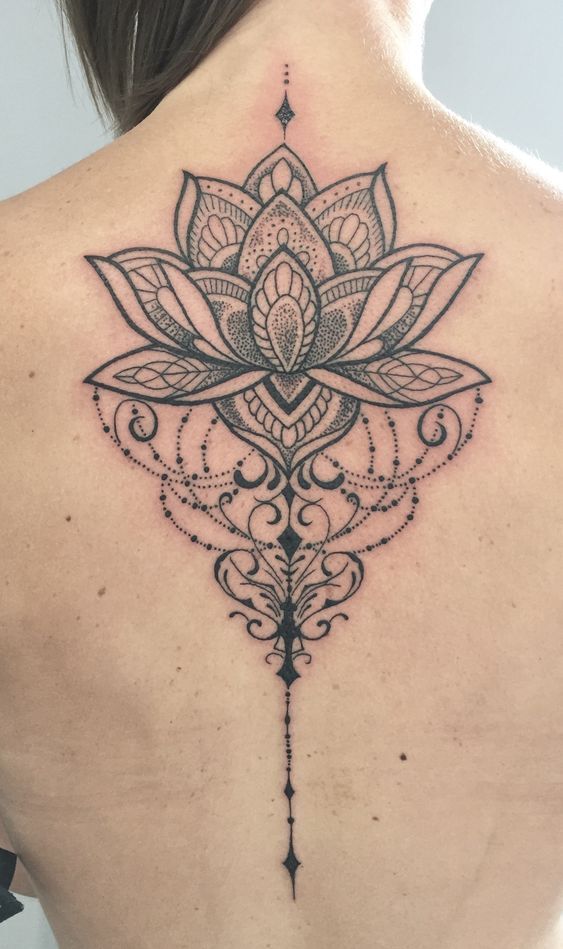 Tattoo hoa sen mandala xinh đẹp cho chị khách Tattoo hoa sen mandala xinh đẹp cho chị khách