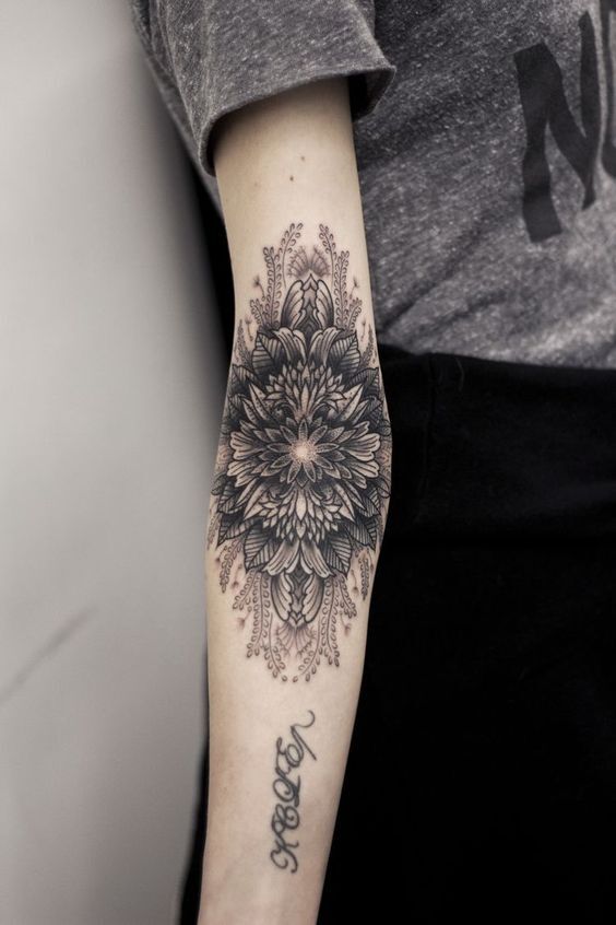 Hình xăm hoa mandala ấn tượng Hình xăm hoa mandala ấn tượng