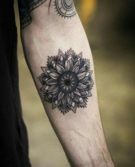 Hình xăm hoa mandala cách điệu Hình xăm hoa mandala cách điệu