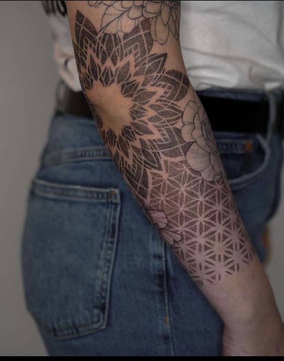 Hình xăm hoa mandala cho nữ Hình xăm hoa mandala cho nữ