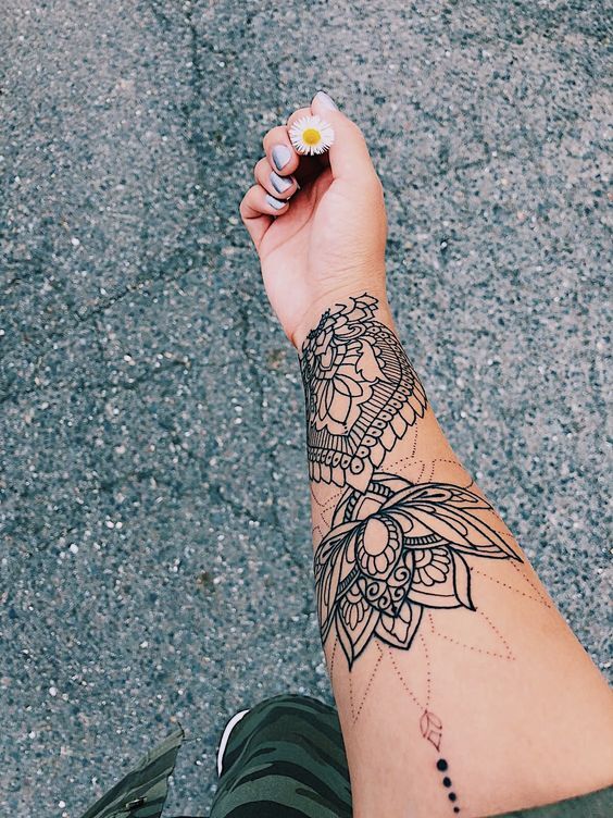 Hình xăm hoa mandala đẹp ở cẳng tay Hình xăm hoa mandala đẹp ở cẳng tay