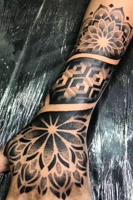 Hình xăm hoa mandala độc lạ Hình xăm hoa mandala độc lạ