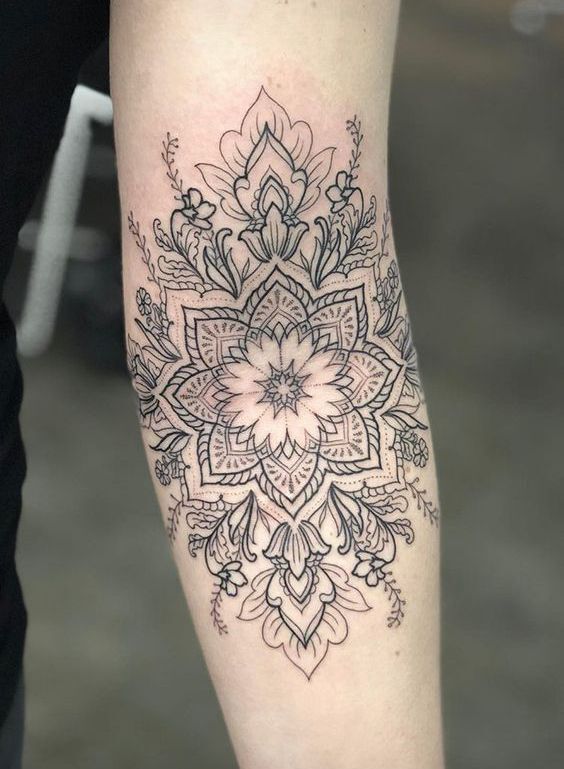 Hình xăm hoa mandala gọn gàng Hình xăm hoa mandala gọn gàng