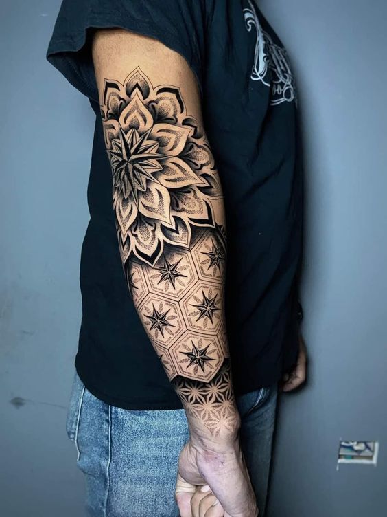Hình xăm hoa mandala nghệ thuật cho anh khách Hình xăm hoa mandala nghệ thuật cho anh khách