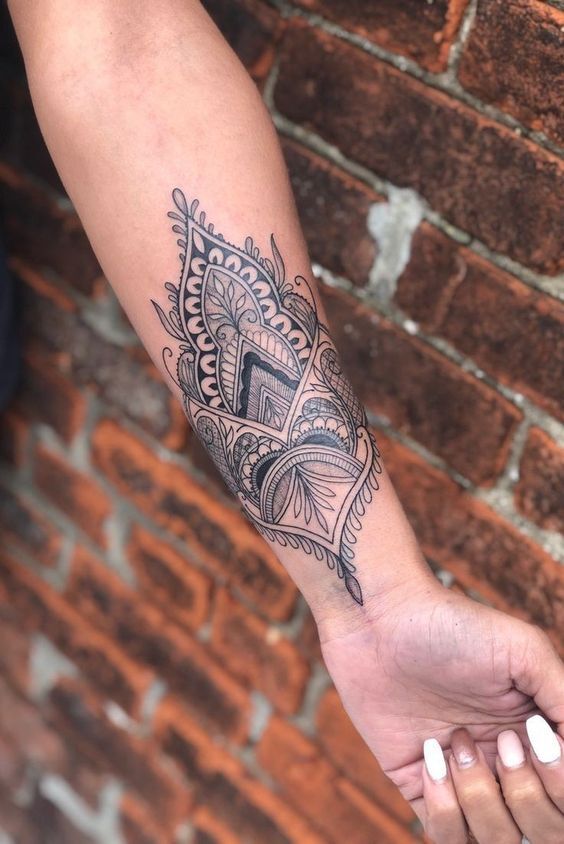 Hình xăm hoa mandala nghệ thuật cho nữ Hình xăm hoa mandala nghệ thuật cho nữ