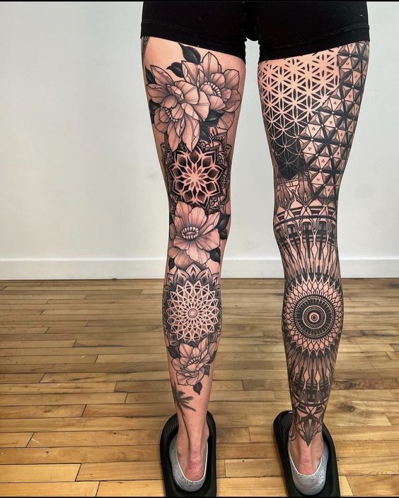 Hình xăm hoa mandala ở cả hai chân Hình xăm hoa mandala ở cả hai chân