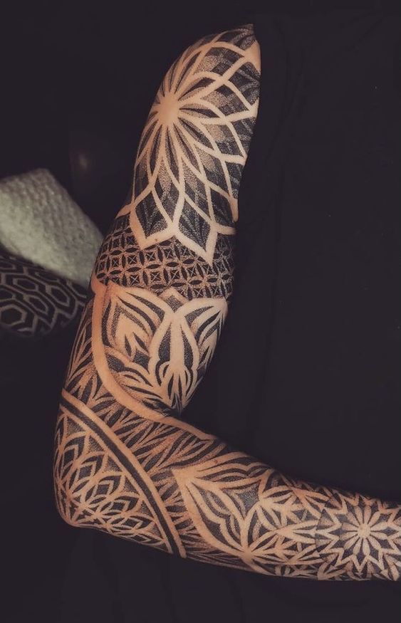 Hình xăm hoa mandala quyến rũ Hình xăm hoa mandala quyến rũ