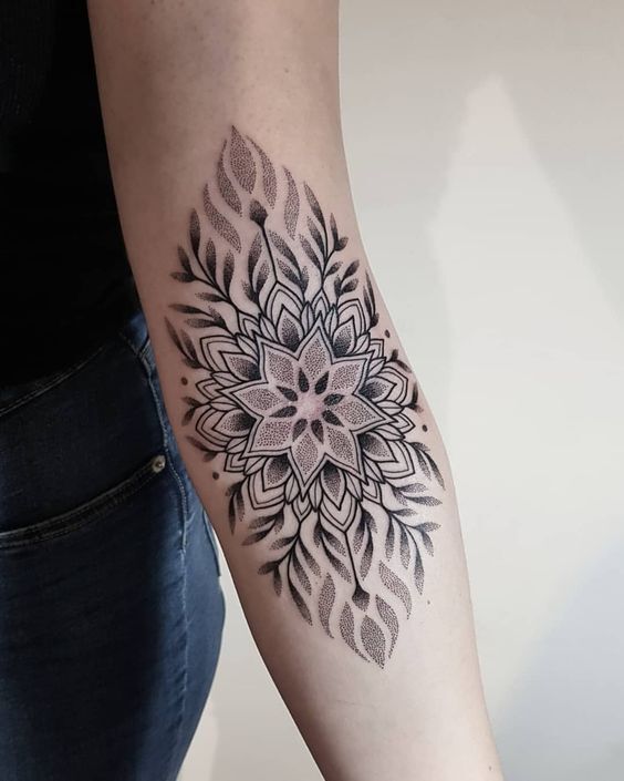 Hình xăm hoa mandala xinh xắn Hình xăm hoa mandala xinh xắn