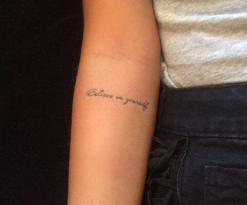 Hãy tin vào chính mình phong cách xăm nhỏ phong cách xăm mini chữ believe in yourself