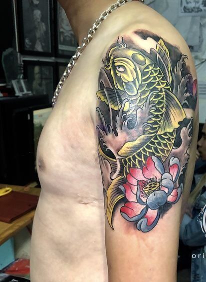 tattoo cá chép kết hợp họa tiết hoa sen