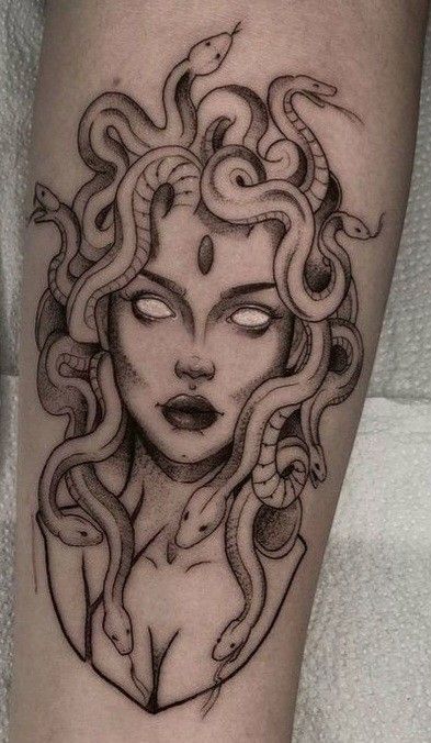hình xăm medusa đẹp ở cẳng tay mẫu 4