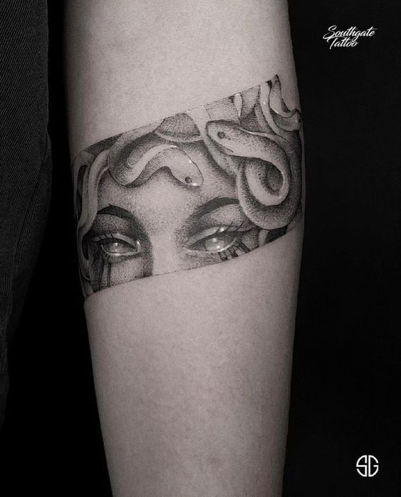 góc nhìn mới lại với đôi mắt thần rắn medusa
