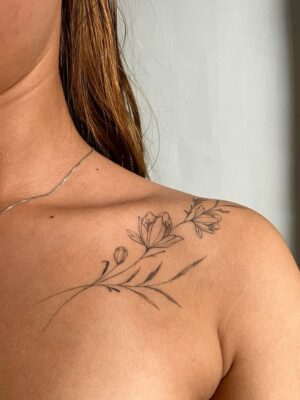 hình xăm hoa mỏng Gợi ý các vị trí xăm đẹp cho nữ, hơn 200 mẫu để lựa chọn - Genztattoo