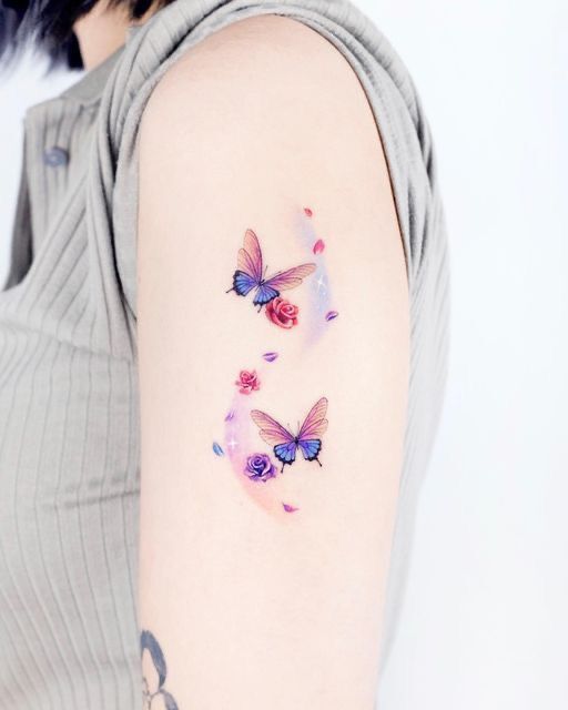 hình xăm cánh bướm ở bắp tay