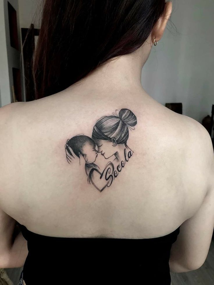 mẫu tattoo biểu tượng mẹ đơn thân sau lưng